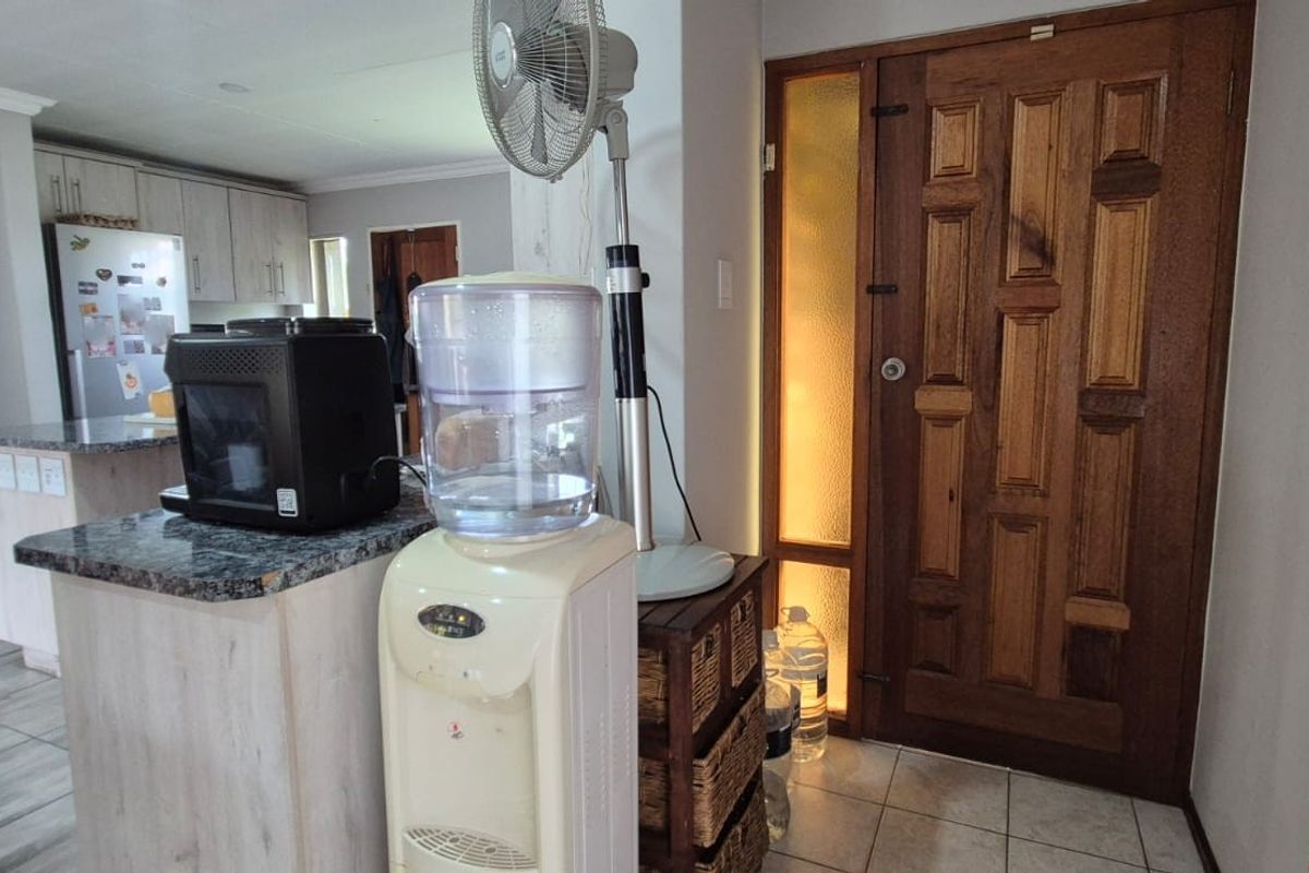 Exquisite 3-Bedroom Home in Heuweloord, Centurion – The Perfect Family Haven! - Photo 4