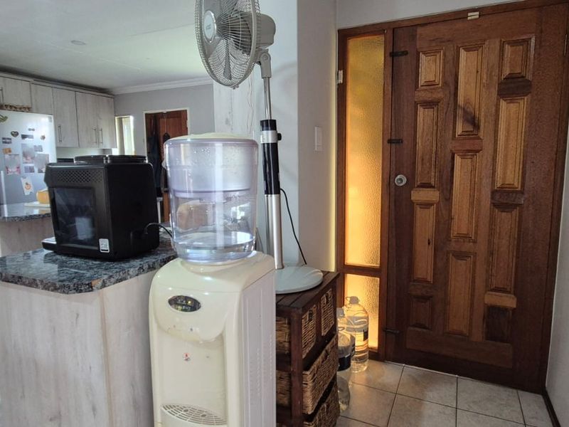 Exquisite 3-Bedroom Home in Heuweloord, Centurion – The Perfect Family Haven! - Photo 4