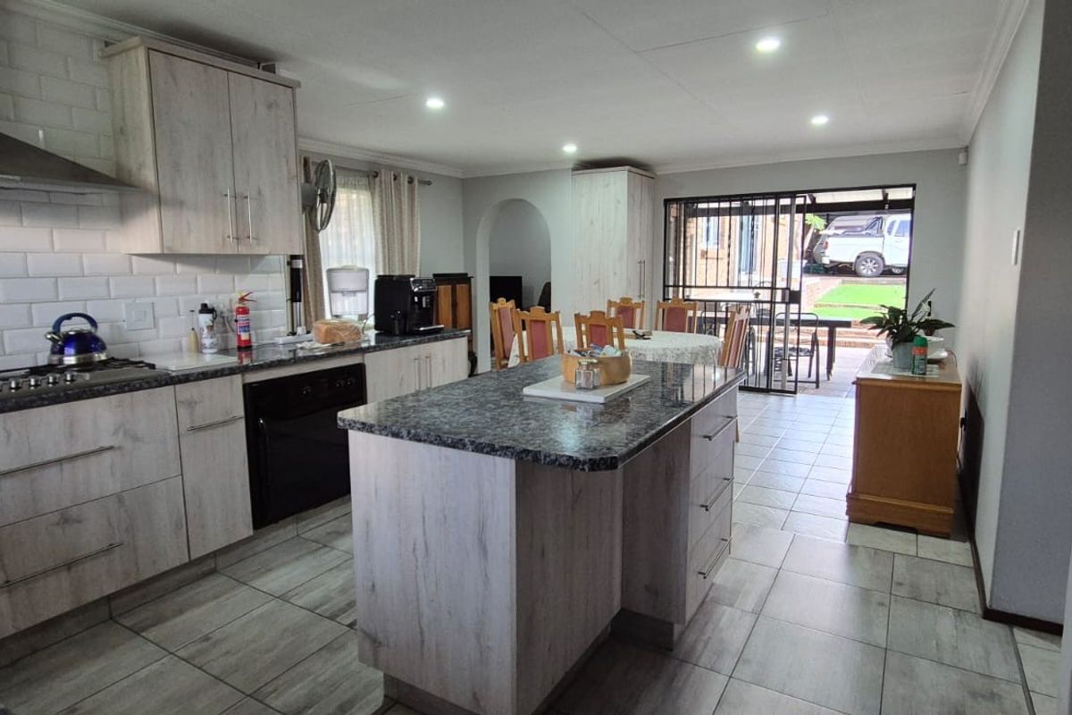 Exquisite 3-Bedroom Home in Heuweloord, Centurion – The Perfect Family Haven! - Photo 5