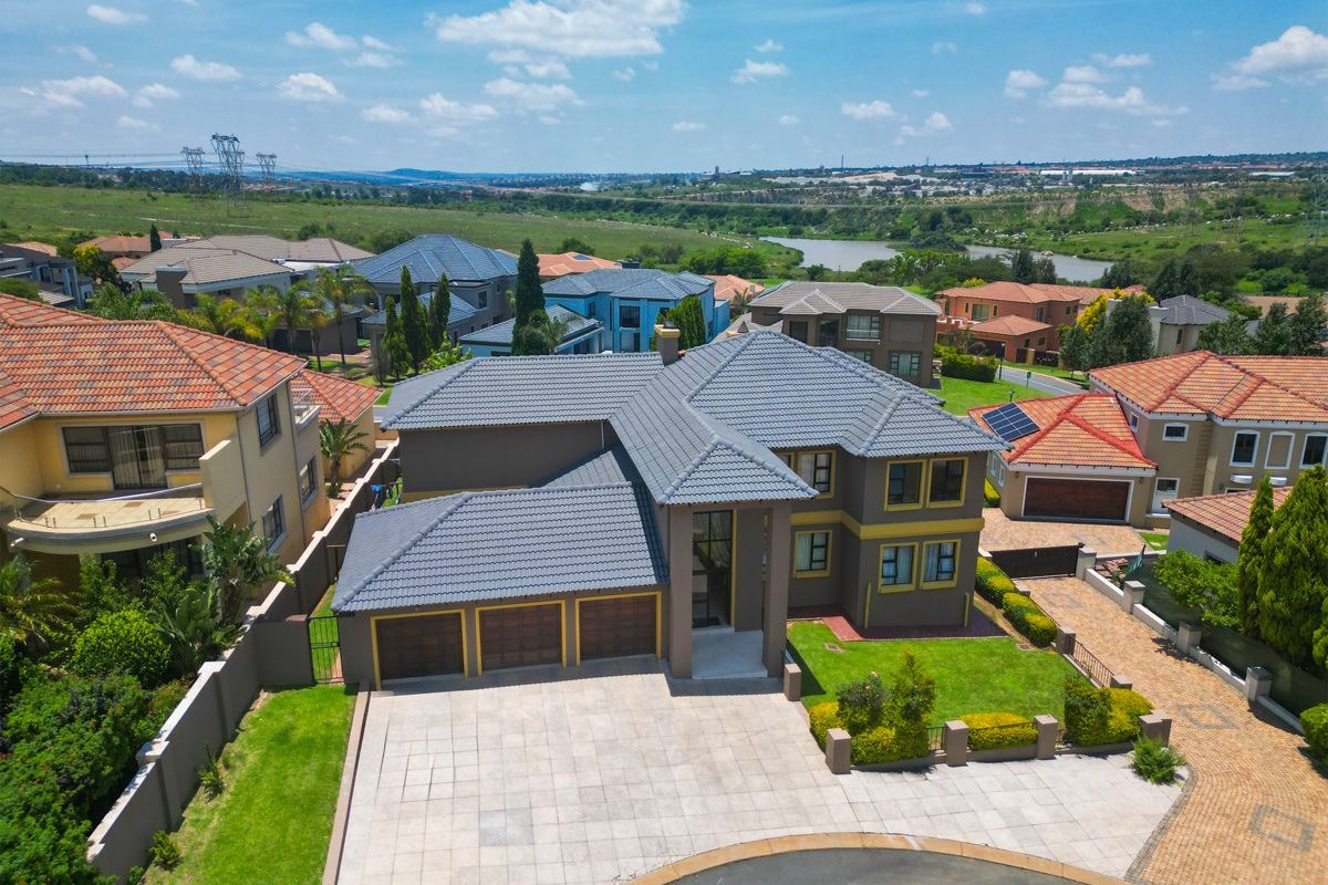 Splendid Family Home in Blue Valley  - Photo 5