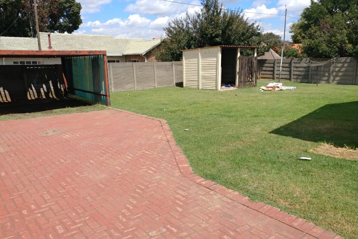 Pet Friendly home for rent in Klipfontein ext.41 - Photo 2