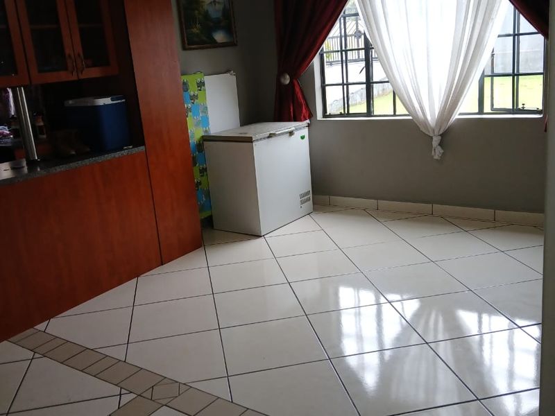 freestanding tuscan style home with spacious yard - Photo 4