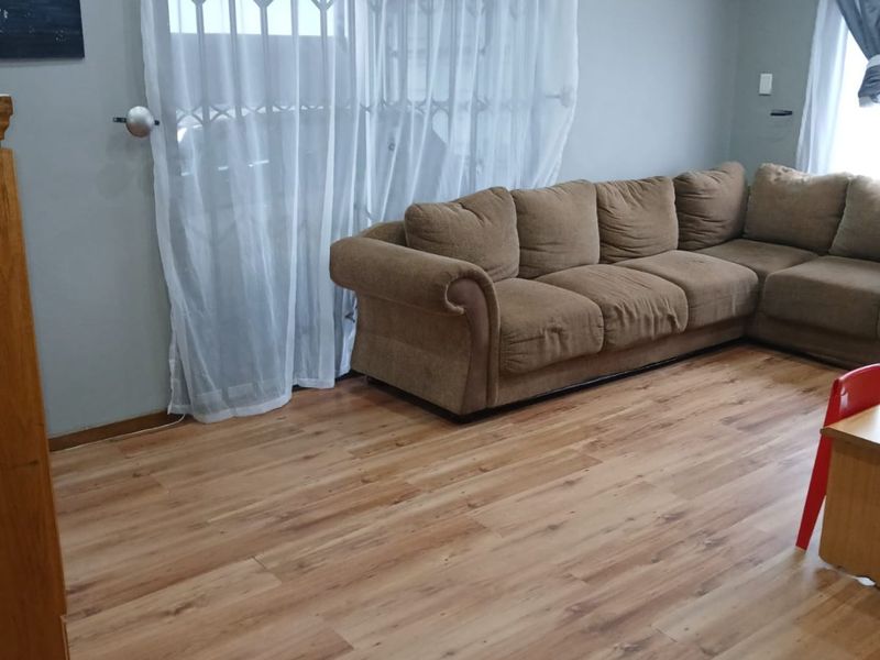 freestanding tuscan style home with spacious yard - Photo 2