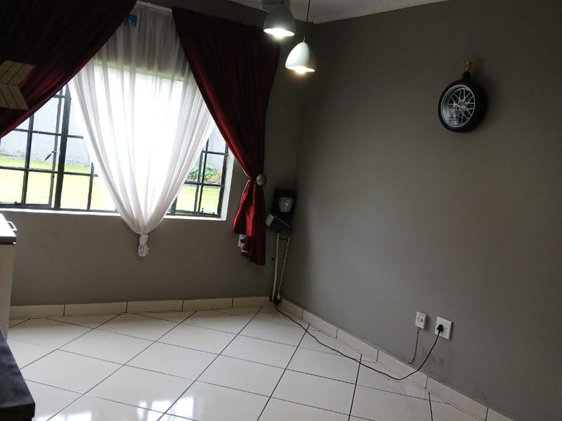 freestanding tuscan style home with spacious yard - Photo 7