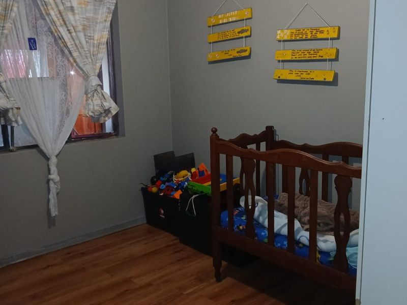 freestanding tuscan style home with spacious yard - Photo 9