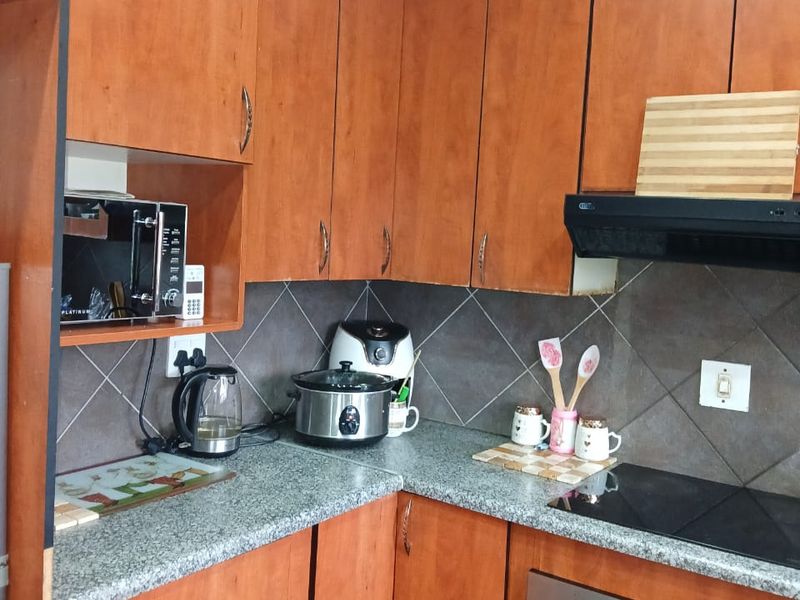 freestanding tuscan style home with spacious yard - Photo 6