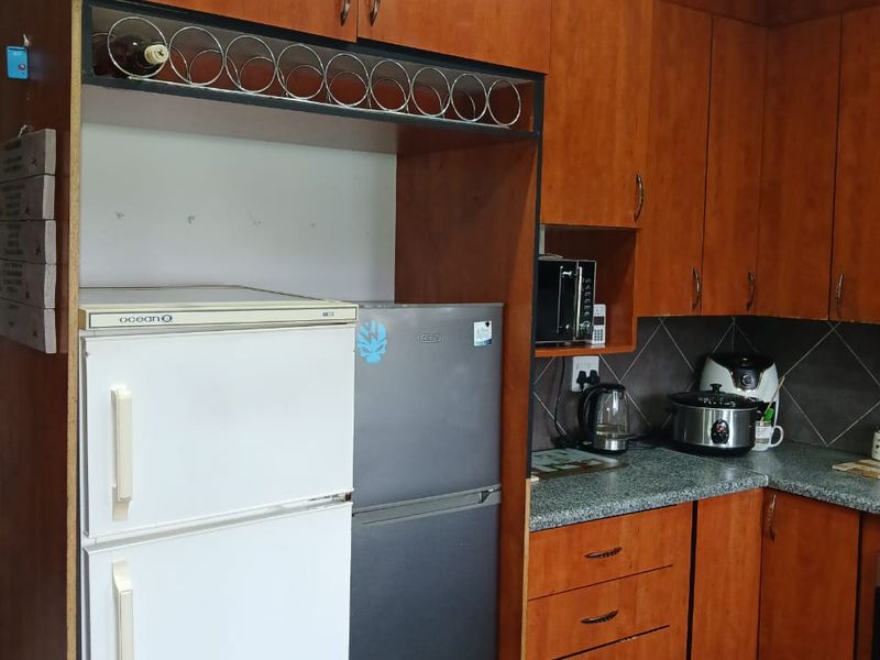 freestanding tuscan style home with spacious yard - Photo 5