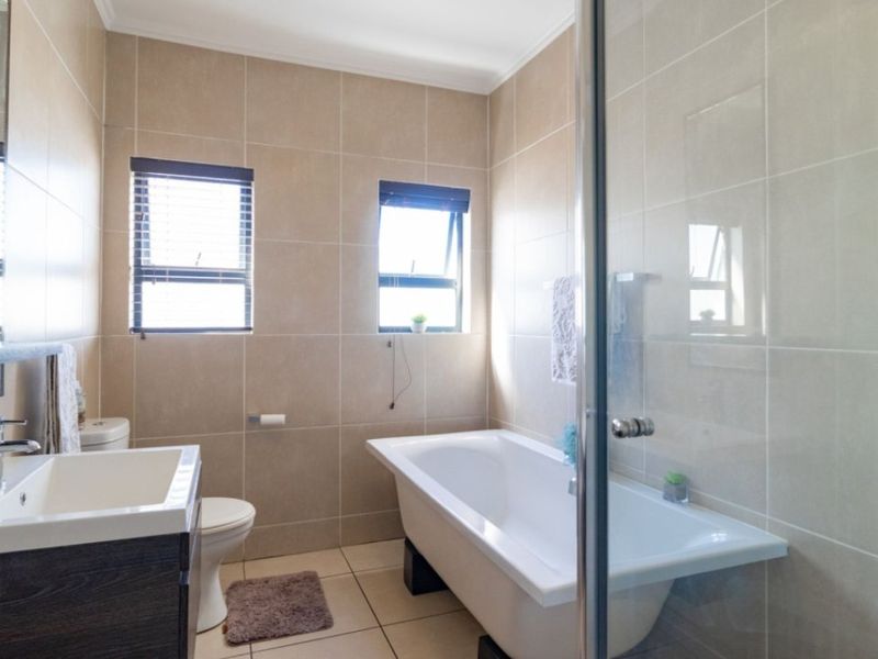 Modern 2-Bedroom Townhouse - Photo 10