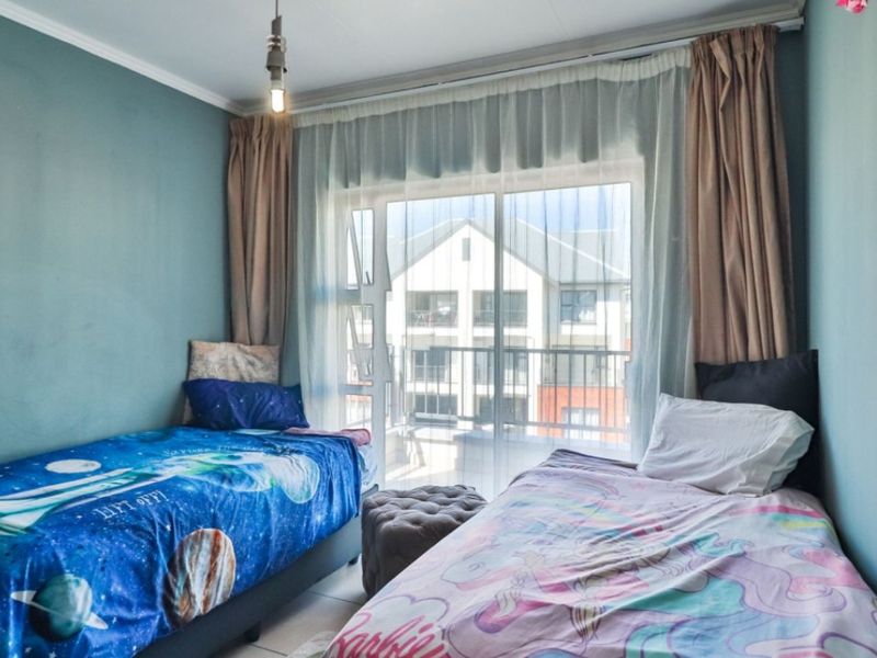 Modern 2-Bedroom Townhouse - Photo 8