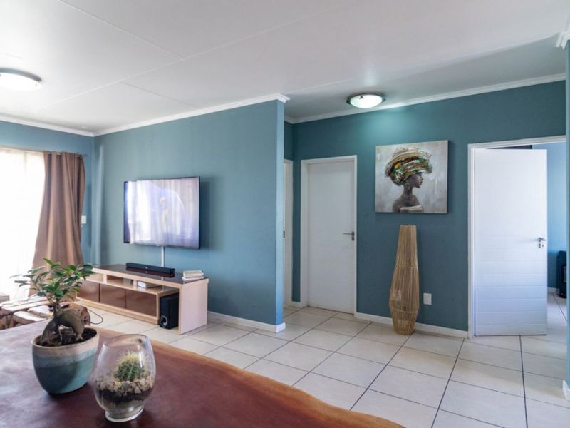 Modern 2-Bedroom Townhouse - Photo 6