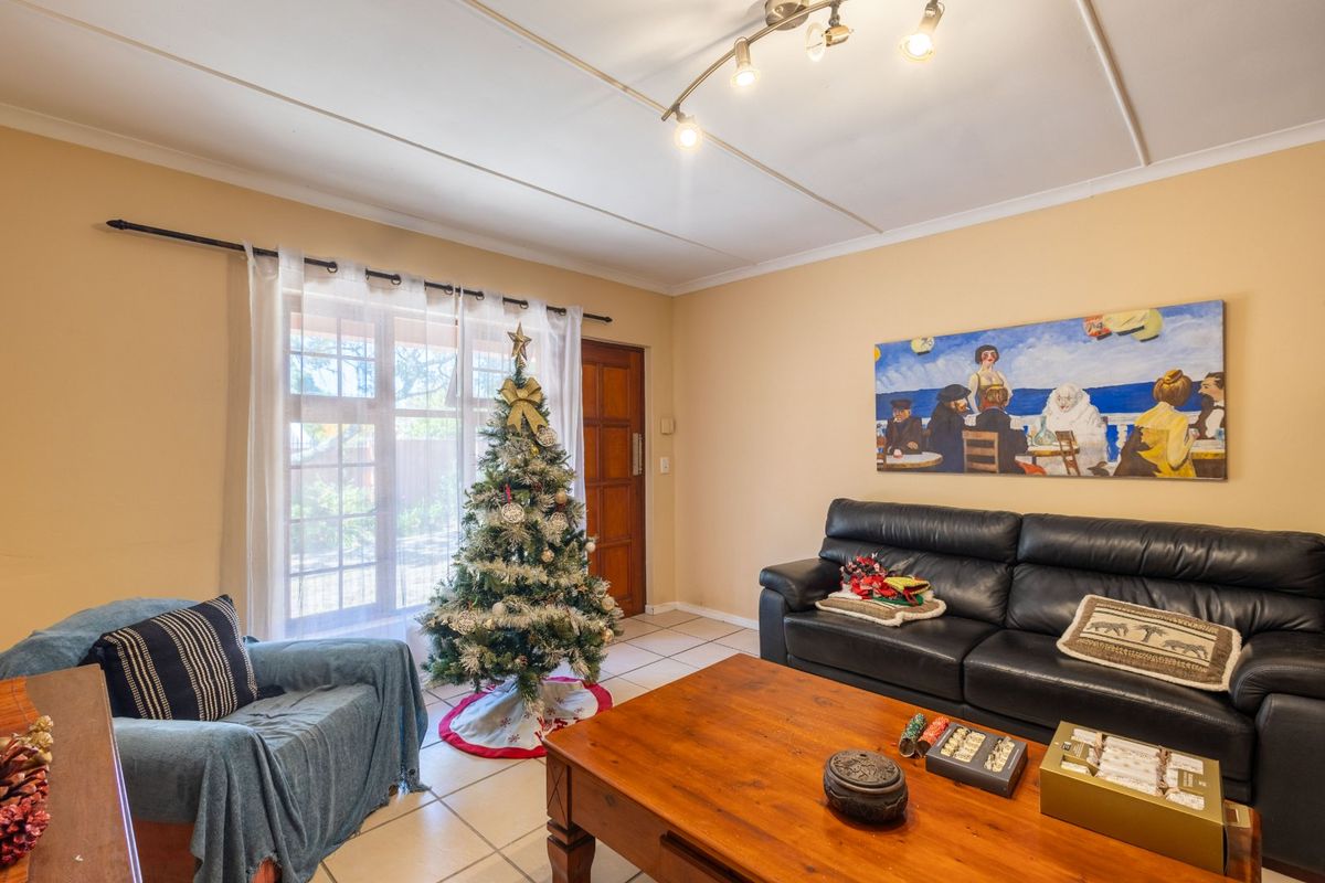 Contemporary Coastal Living in Plettenberg Bay – Beautiful 3-Bed Home for Sale - Photo 2