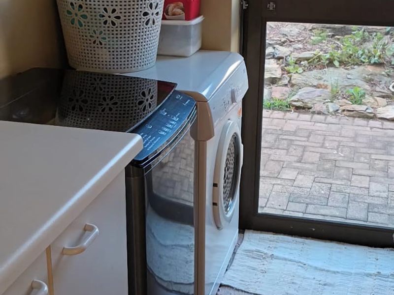 One-Bedroom Flat • Fully Furnished • Sea Views for Days - Photo 9