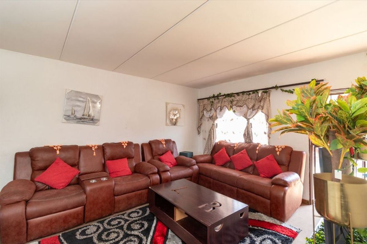 Compact Home Feature Summary - Photo 2