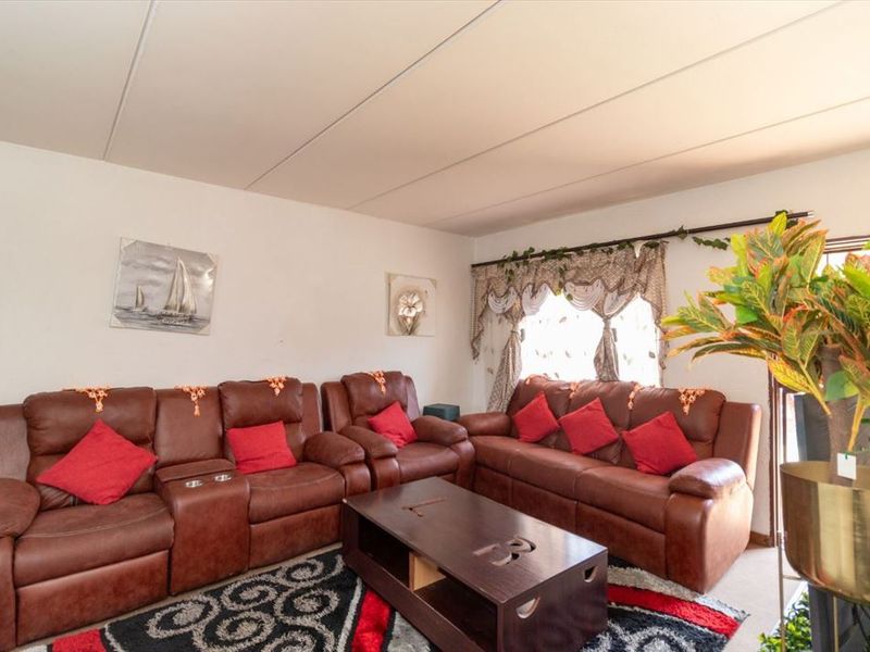 Compact Home Feature Summary - Photo 2