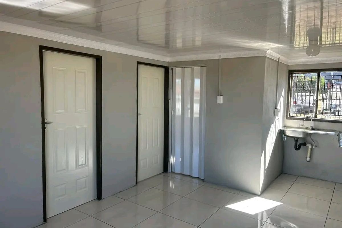 Stunning Renovated 2-Bedroom RDP Home for Sale Phelindaba, Bloemfontein - Photo 2