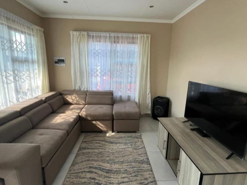 Charming 3-Bedroom Home for Sale in Arcata, Heidedal - Photo 9