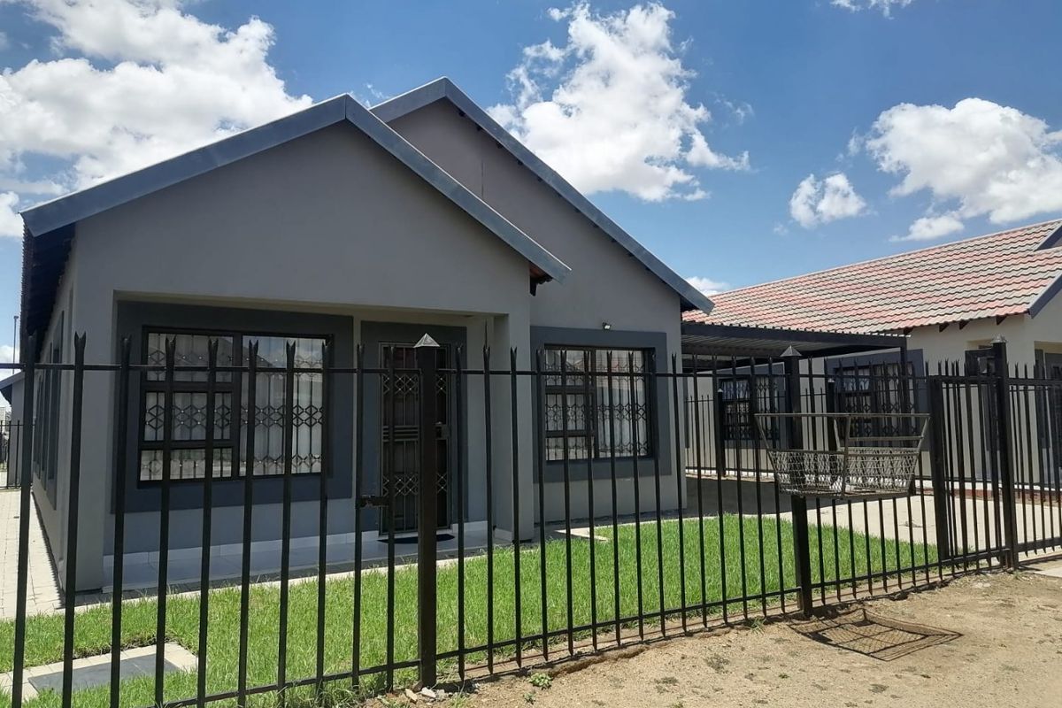 Charming 3-Bedroom Home for Sale in Arcata, Heidedal - Photo 2