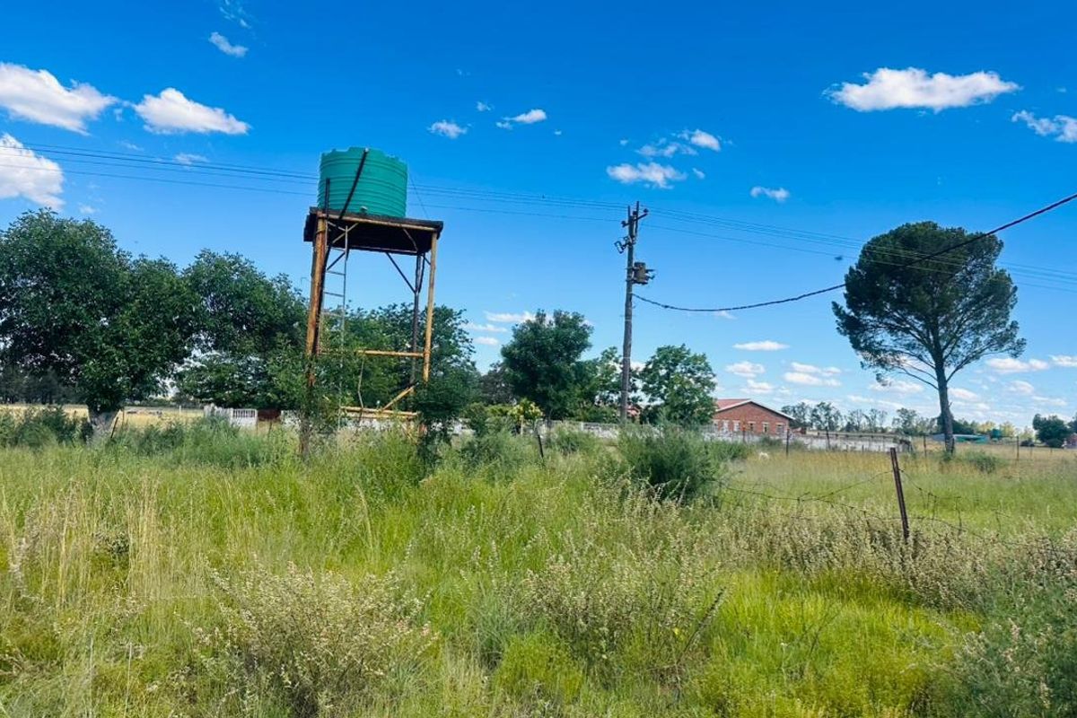 Spacious Smallholding with Versatile Living and GrannyvFlat for Sale in Lakeview - Photo 3