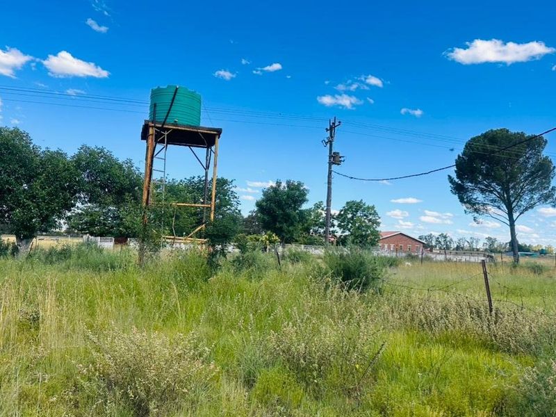 Spacious Smallholding with Versatile Living and GrannyvFlat for Sale in Lakeview - Photo 3