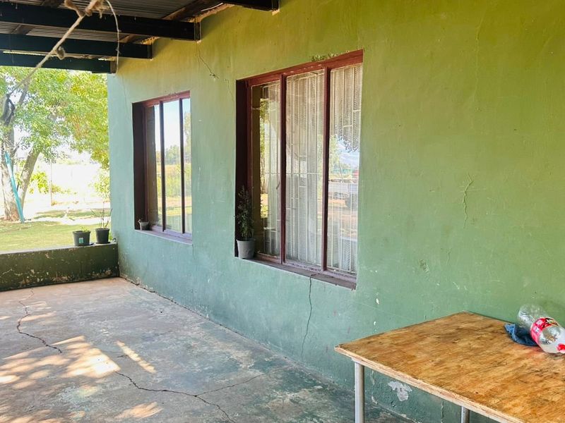 Spacious Smallholding with Versatile Living and GrannyvFlat for Sale in Lakeview - Photo 5