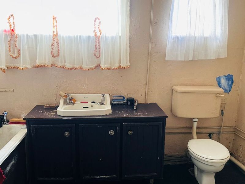 Spacious Smallholding with Versatile Living and GrannyvFlat for Sale in Lakeview - Photo 10