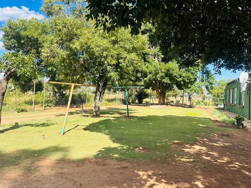 Spacious Smallholding with Versatile Living and GrannyvFlat for Sale in Lakeview - Photo 2