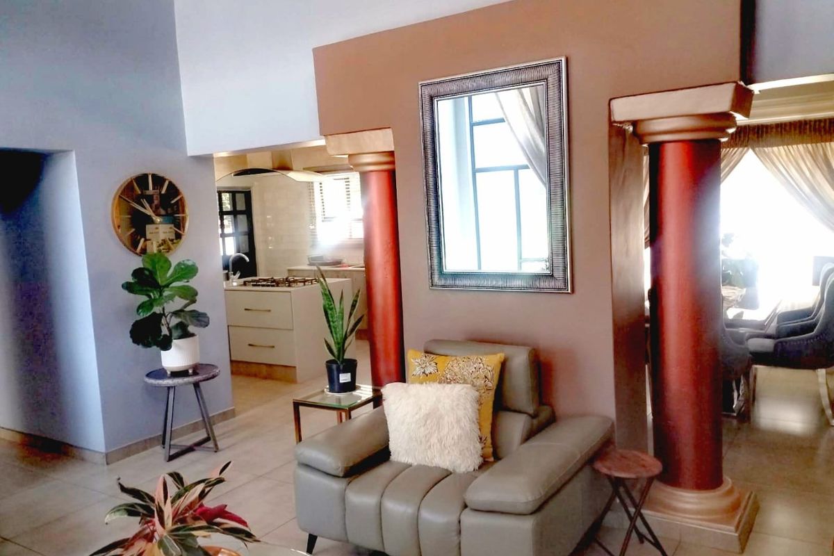 The Oval Charm - Photo 3