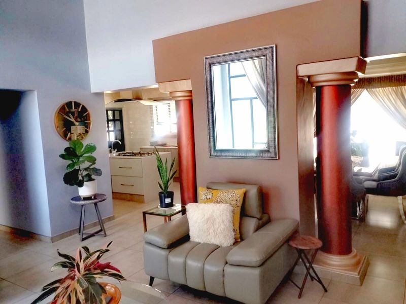 The Oval Charm - Photo 3