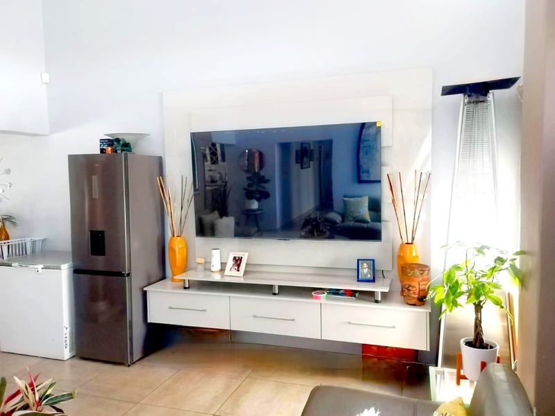 The Oval Charm - Photo 5