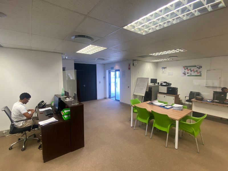 137m2 Commercial Space to Let  - Photo 2