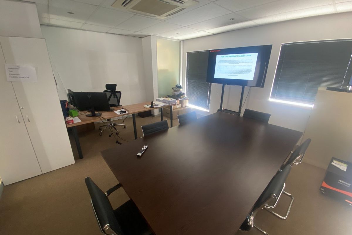 137m2 Commercial Space to Let  - Photo 4