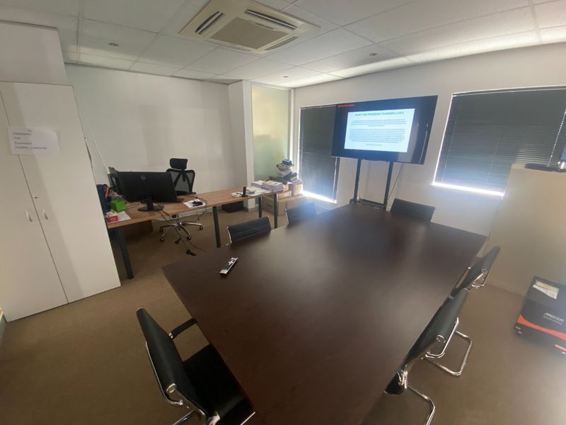 137m2 Commercial Space to Let  - Photo 4