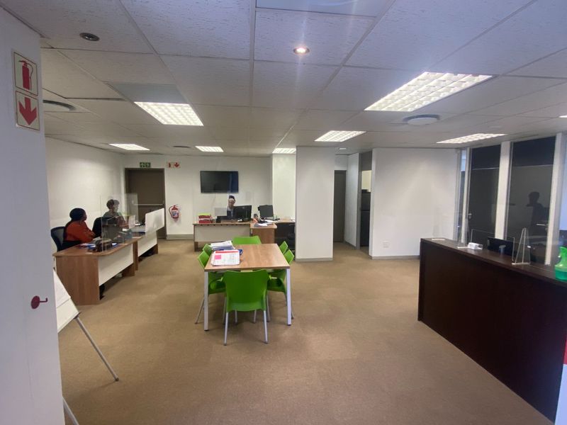 137m2 Commercial Space to Let  - Photo 10