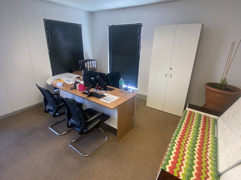 137m2 Commercial Space to Let  - Photo 8