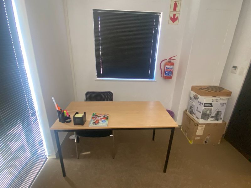 137m2 Commercial Space to Let  - Photo 6