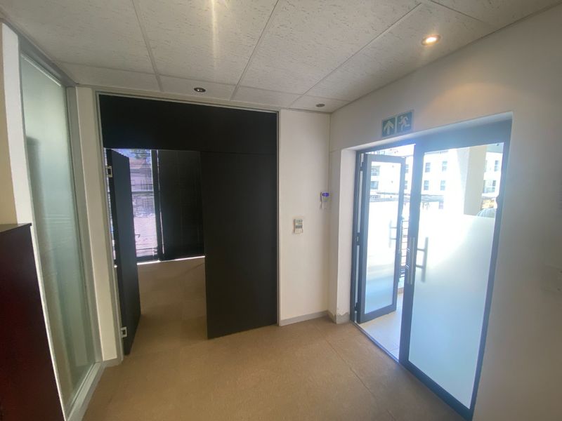 137m2 Commercial Space to Let  - Photo 7