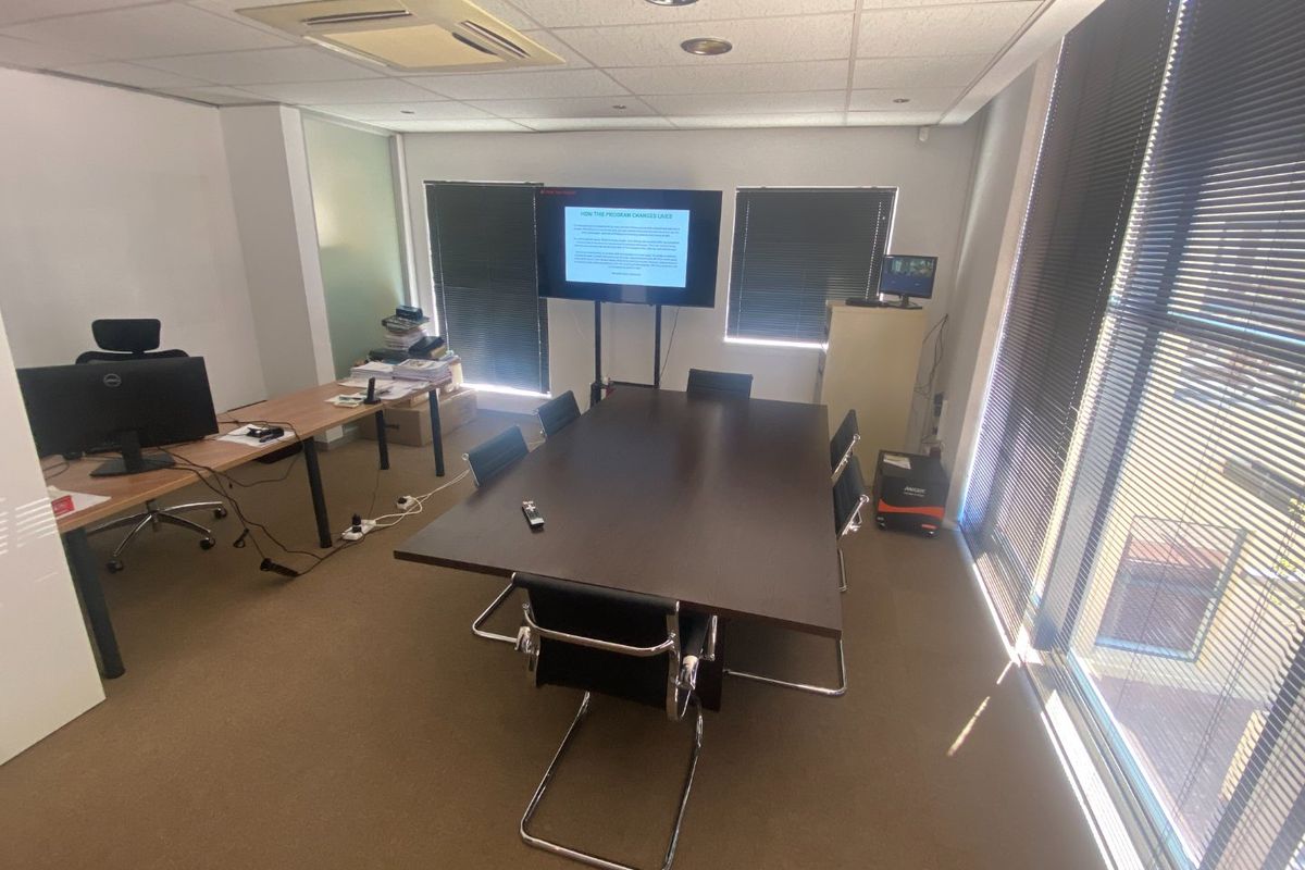 137m2 Commercial Space to Let  - Photo 5