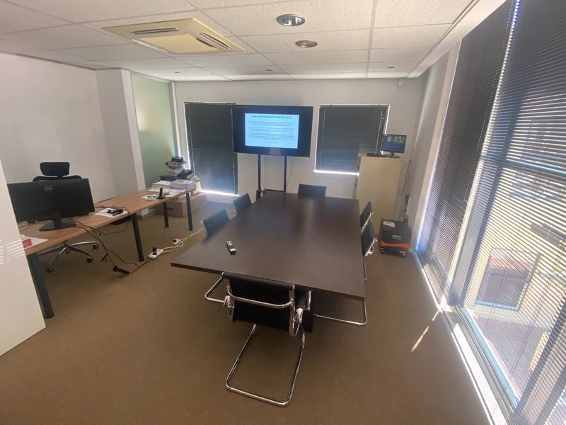 137m2 Commercial Space to Let  - Photo 5