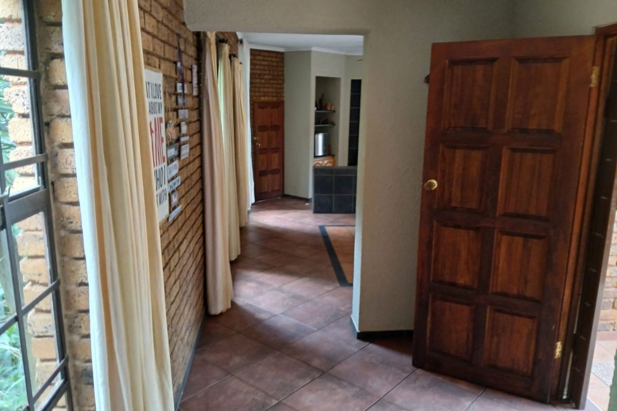 5 Bedroom House for Rent in Gerhardsville - Photo 2