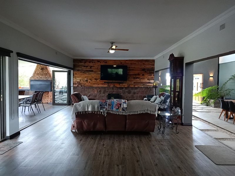 Well-developed infrastructure, strong water supply and a beautiful farmhouse – Farm, livestock, game, implements and equipment included. - Photo 8