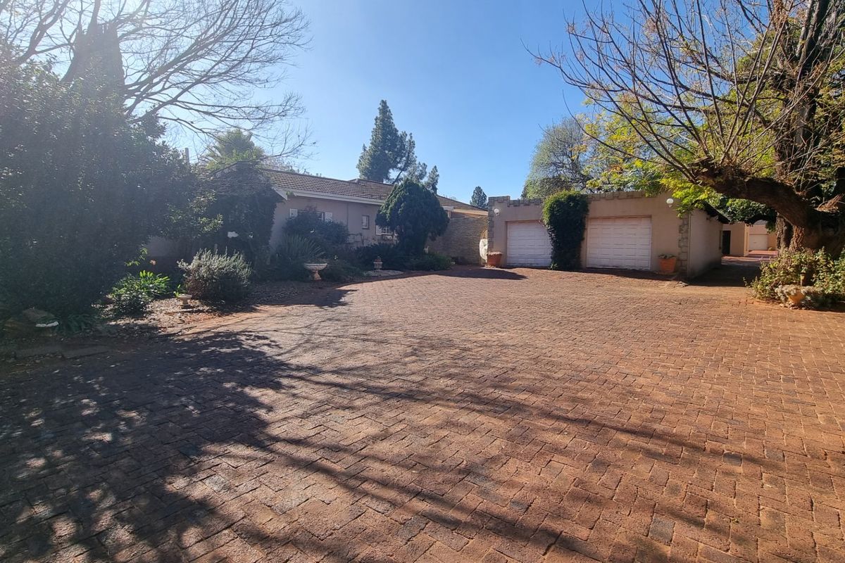 Exclusive 5 Bedroom House for Sale in WILKOPPIES! - Photo 2