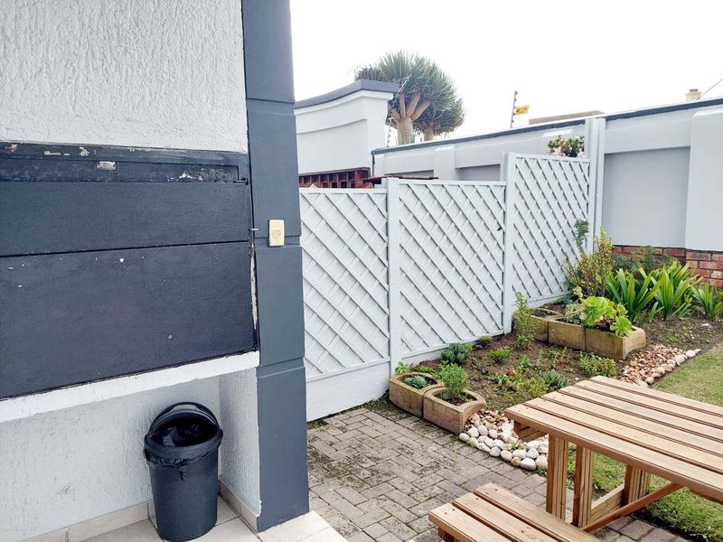 Exclusive Ground-Floor Coastal Apartment | Secure Lifestyle | A real Investment - Photo 4