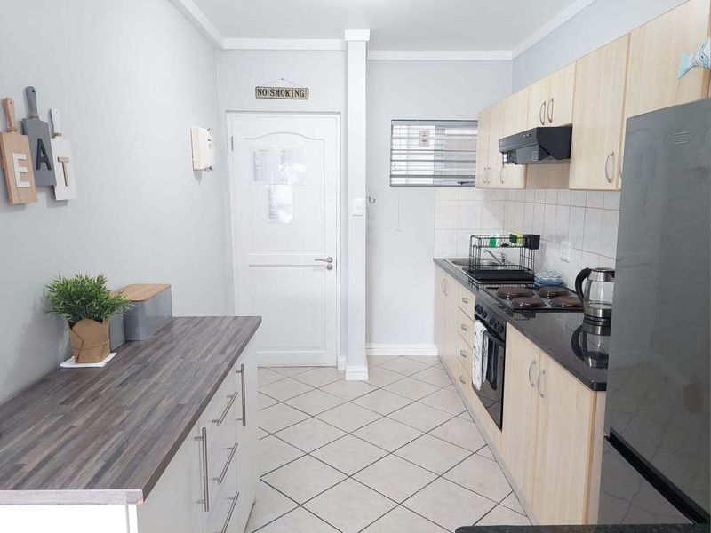 Exclusive Ground-Floor Coastal Apartment | Secure Lifestyle | A real Investment - Photo 8