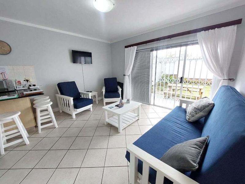 Exclusive Ground-Floor Coastal Apartment | Secure Lifestyle | A real Investment - Photo 3