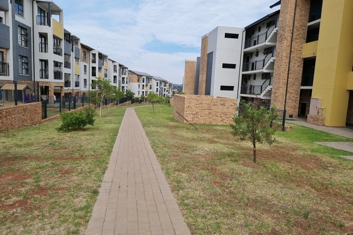 Modern 2-Bedroom Apartment - Photo 3