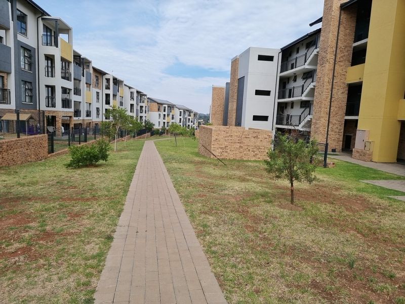 Modern 2-Bedroom Apartment - Photo 3