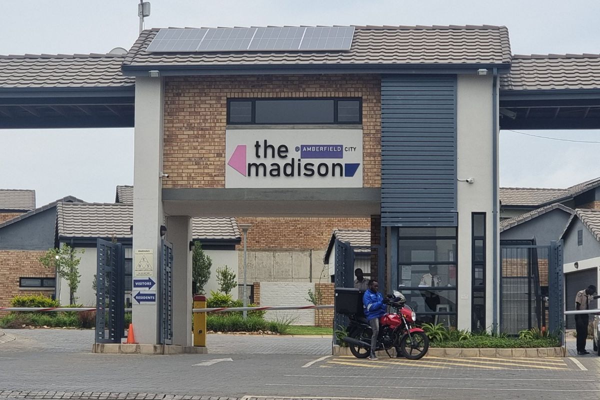 Modern 2-Bedroom Apartment - Photo 2