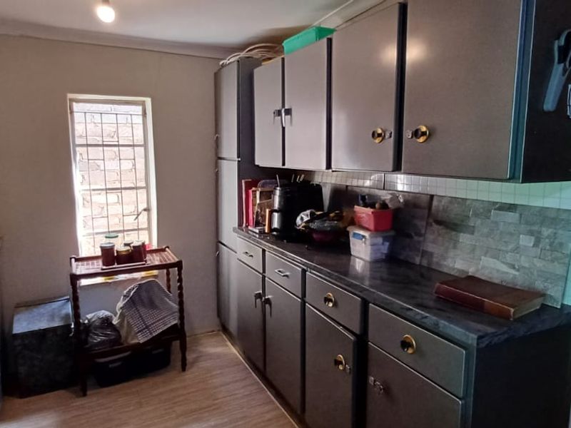 Charming Smallholding with Vintage Farmhouse – Ideal for Country Living & Farming - Photo 8