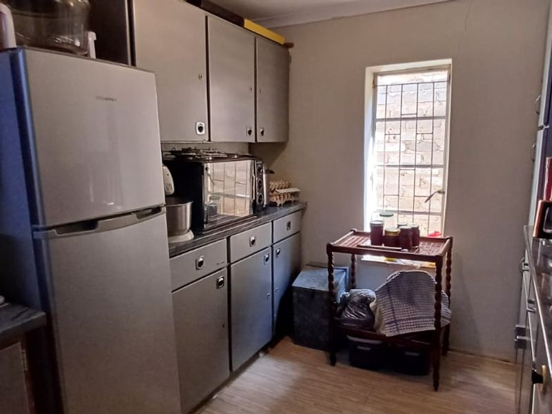 Charming Smallholding with Vintage Farmhouse – Ideal for Country Living & Farming - Photo 7