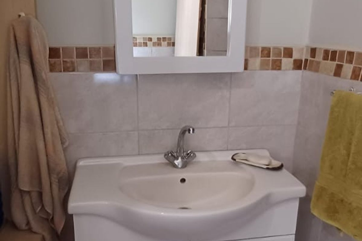 Charming Smallholding with Vintage Farmhouse – Ideal for Country Living & Farming - Photo 4